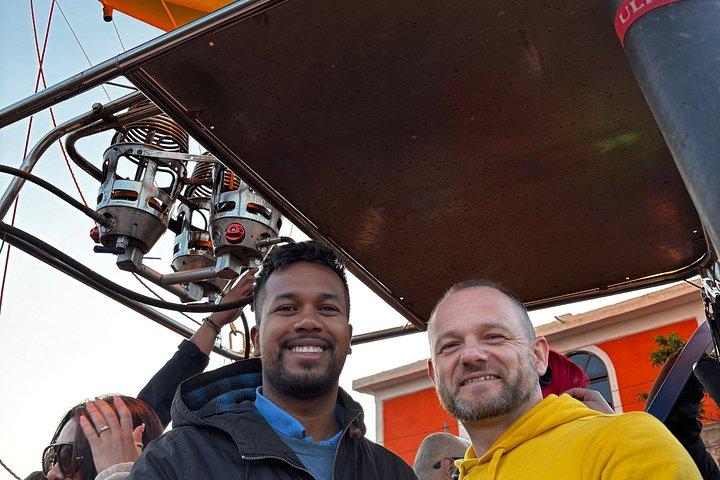 Balloon Flight with Pick-up plus Breakfast in Cueva