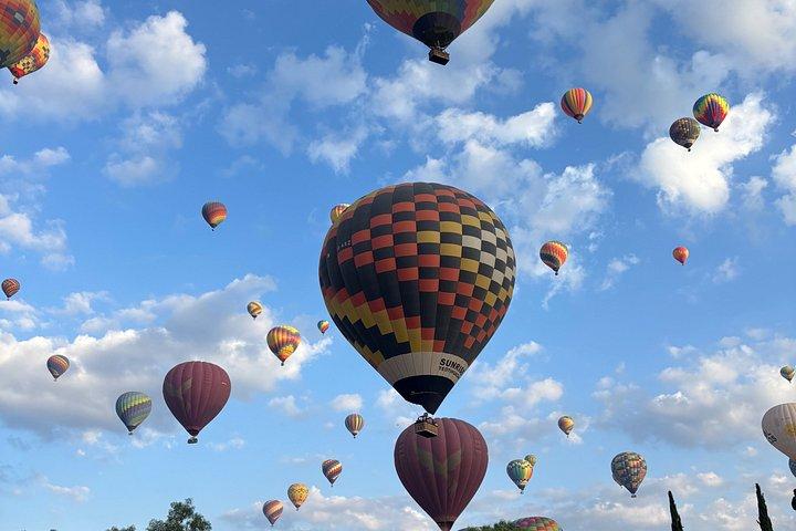 Balloon Flight with Pick-up plus Breakfast in Cueva