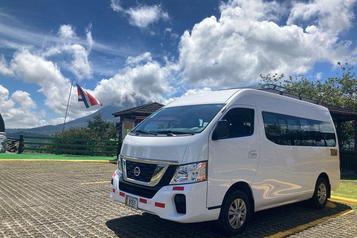 Traslado privado VIP desde el Aeropuerto San José (SJO) a La Fortuna Arenal