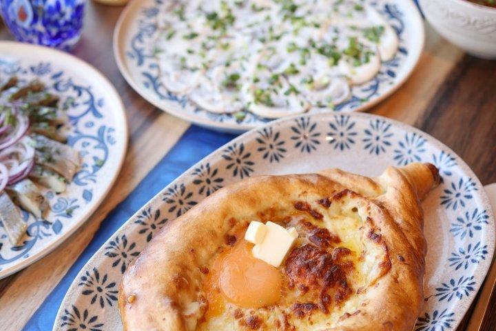トビリシ歴史センターフード&ワインツアー6停留所でテイスティング