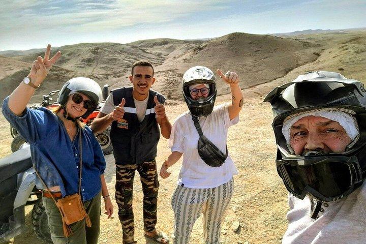 アガファイ砂漠：2時間の四輪駆動車