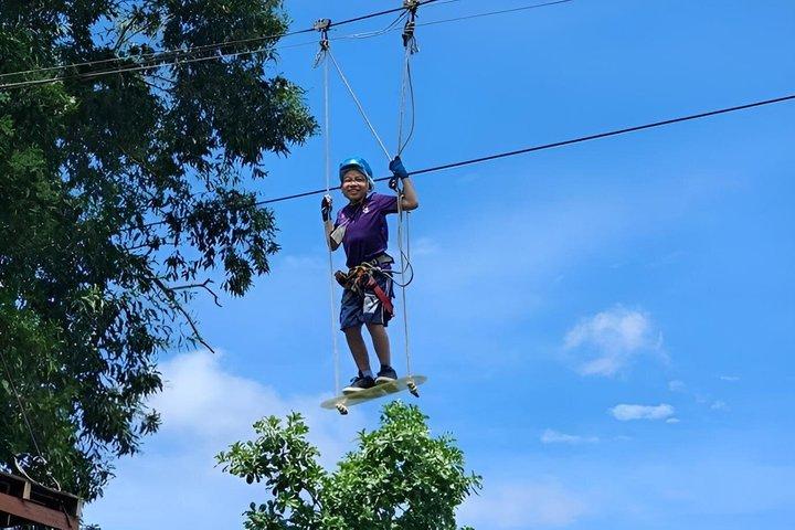 Hua Hin Zipline, Vliegend Skateboard en Treetop Avonturen