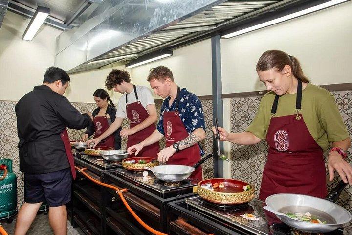 SABIENGによるバンコクタイ料理教室と現地市場訪問