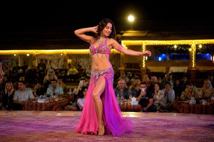 Beste Dubai-Wüstensafari mit Abendbuffet, Sandboarding und Shows