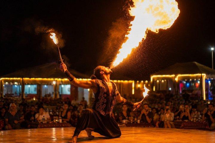 Beste Dubai-Wüstensafari mit Abendbuffet, Sandboarding und Shows