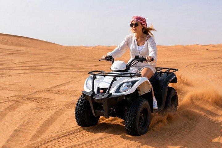 Beste Dubai-Wüstensafari mit Abendbuffet, Sandboarding und Shows