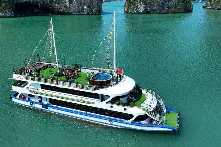 Halong Bay 5 - Crucero de un día de lujo con almuerzo buffet y limusina