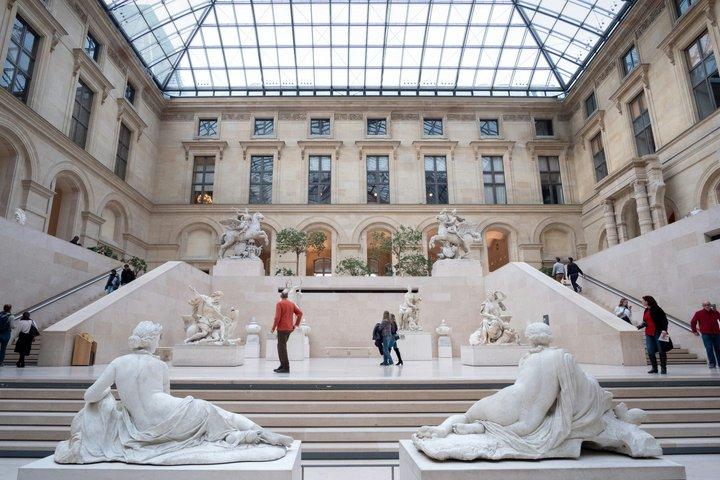 Paris Louvre Museum Guided Tour with Tickets