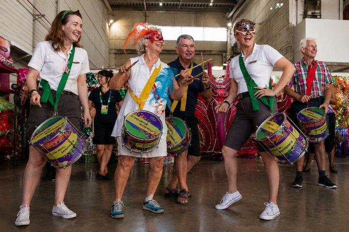 バックステージでのカーニバル プラス ダンスと楽器のワークショップ: プライベート グループ パッケージ