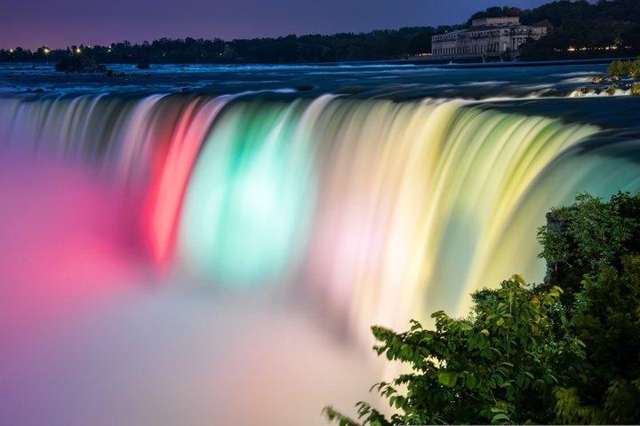 Niagara Falls Night Illumination Tour no lado americano