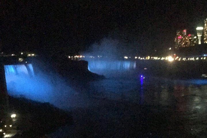 アメリカ側ナイアガラの滝ナイトイルミネーションツアー