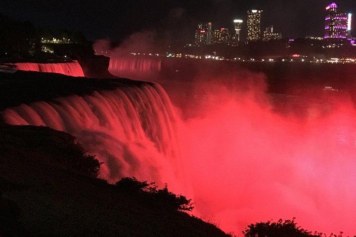 アメリカ側ナイアガラの滝ナイトイルミネーションツアー
