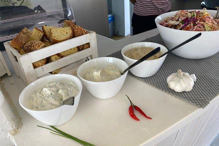 ロードス・サンセットクルーズ：スイム、ギリシャディナー、ワイン＆ライブミュージック