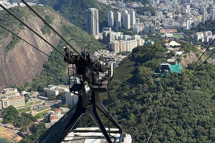リオのハイライト：空港、港、ホテル付き8時間プライベートツアー