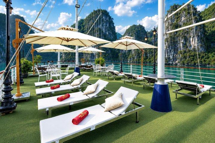 From Hanoi: Halong Bay Day Cruise with Titop Island, Kayak, Cave