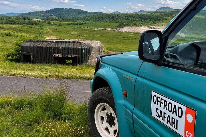 ランチとビール付きのプラハ発第二次世界大戦 4WD ツアー