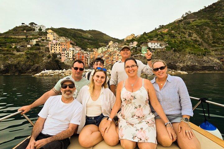 Excursion en bateau au coucher du soleil et apéritif aux Cinque Terre au départ de Monterosso
