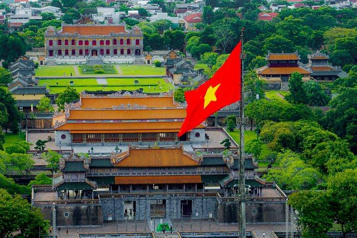 チャム市港からフエの皇城、カイディン廟、ティエンムー寺まで