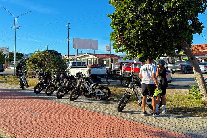 オラニエスタッド市内サンセットバイクツアー
