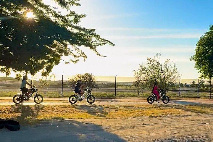 オラニエスタッド市内サンセットバイクツアー
