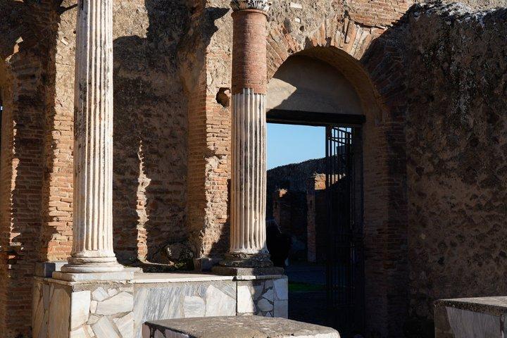 Pompeii: 3 Hour Private Tour with an Archeologist Guide