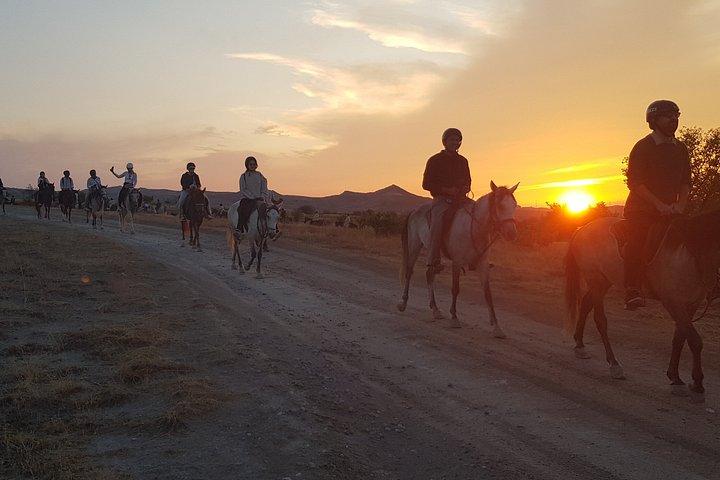 カッパドキアで乗馬の冒険を楽しむ