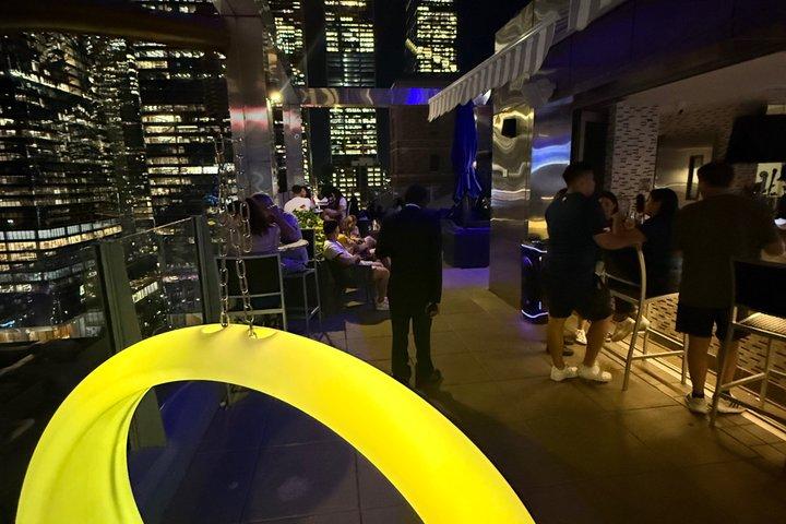 NYC Pub Crawl: Midtown/Times Square VIP Access & Prof Photos