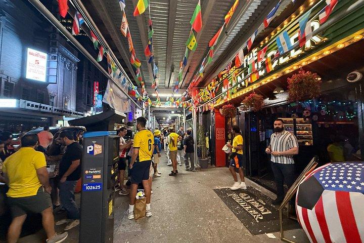 NYC Pub Crawl: Midtown/Times Square VIP Access & Prof Photos
