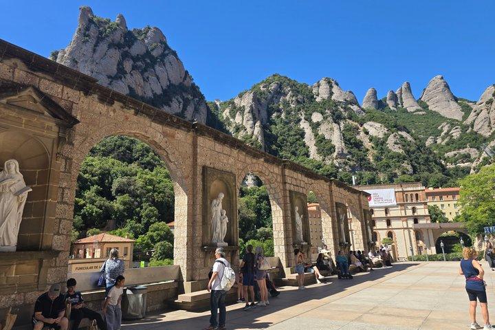 Montserrat Tour med valfri svart Madonna + kugghjul/linbana