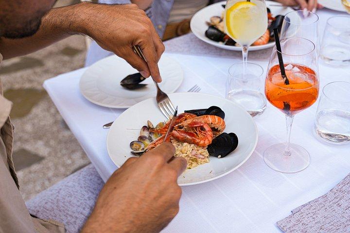 ローマ発：アマルフィ海岸クルーズ、ポジターノ、ラヴェッロ＆シーサイドランチ