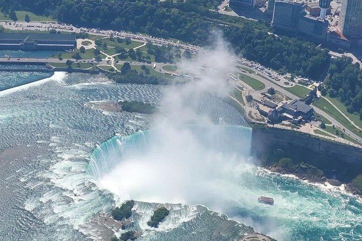 Tour aérien d'une heure de Toronto et des chutes du Niagara avec iflyTOTO