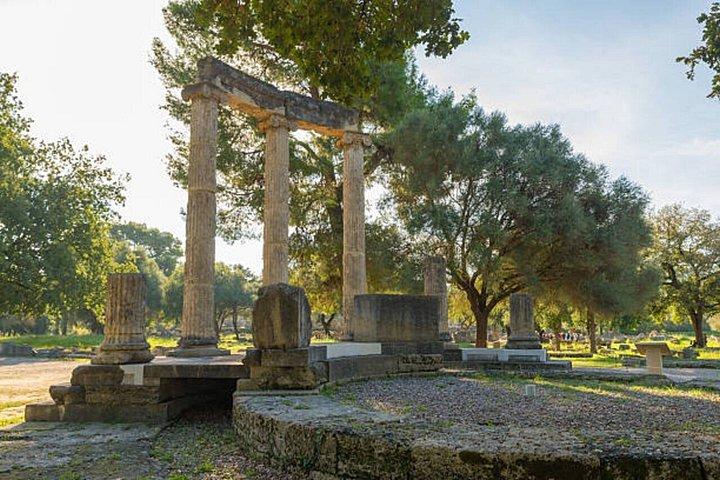 Tour privato da Katakolo all'antica Olimpia in Luxury V Class