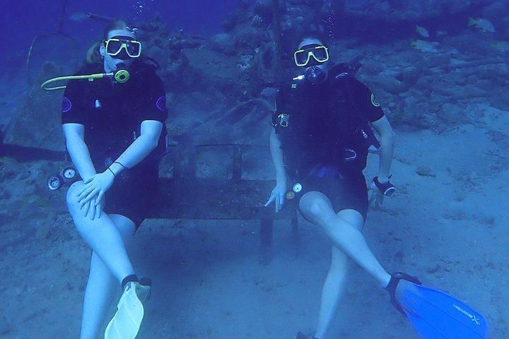Personalized Guided Shore Dive in Curaçao 1 or 2 Tanks
