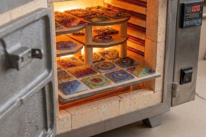 Stellen Sie Ihre eigene Murano-Glasfliese her.