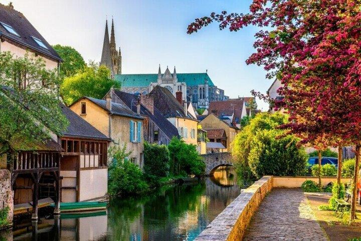 Tour Privado da Catedral de Chartres (5h) Condução e Guia