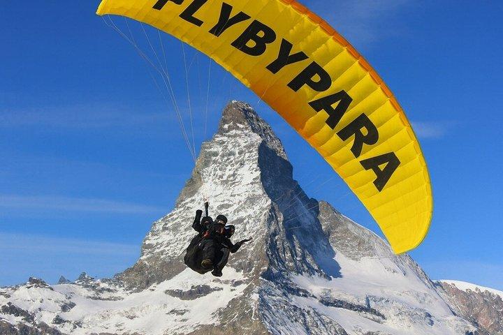 FlyMatterhorn VIP マッターホルン絶景タンデムパラグライダー体験（ツェルマット）