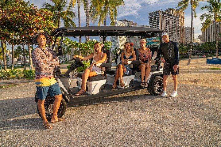 ワイキキからカハラビーチへオープンエアの海岸EVアドベンチャー