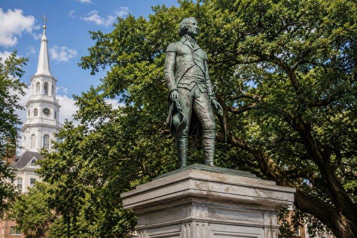 Charleston Under Siege : Revolutionary War History (Gira de audio)
