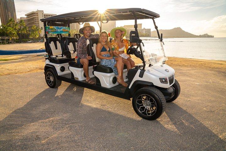 ワイキキからカハラビーチへオープンエアの海岸EVアドベンチャー