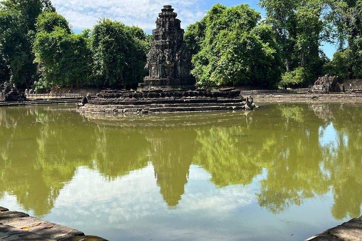 Angkor Wat Discovery – Small Group Tour with Local Experience