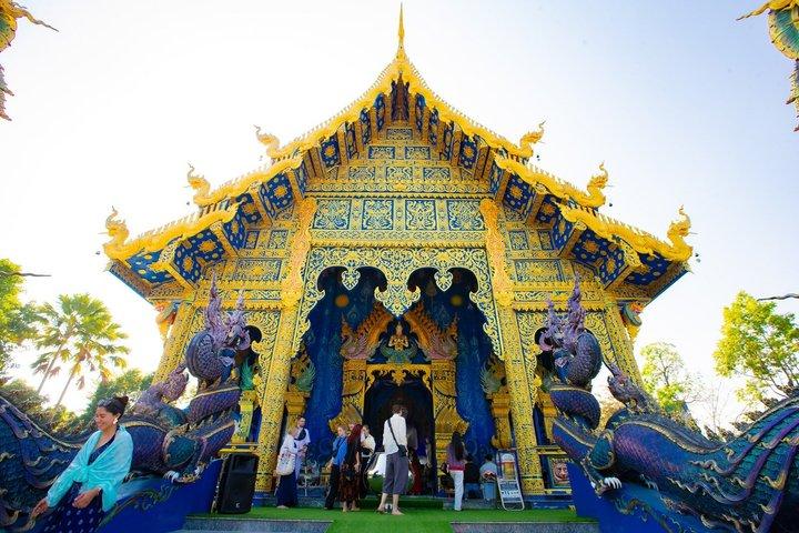 チェンマイ発プライベートチェンライ寺院とゴールデントライアングル