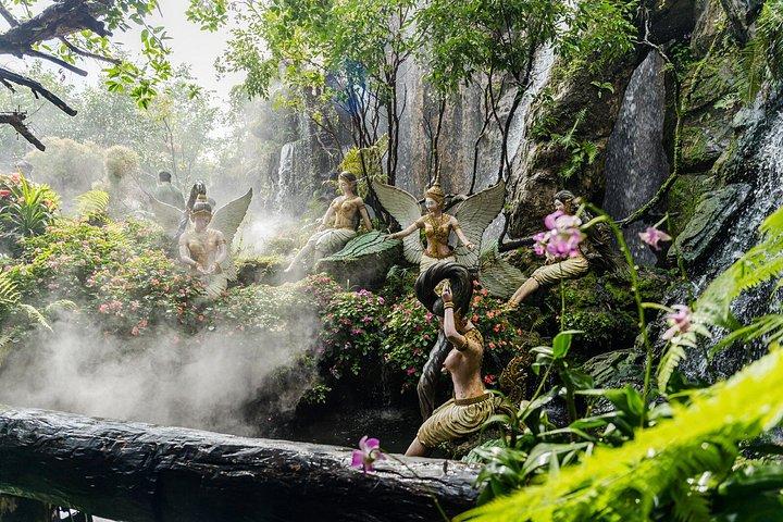 チェンライ・アイコニック4寺院ホワイトブルーレッド＆ラリッタカフェツアー