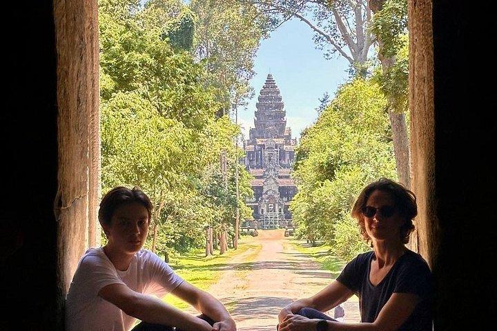Angkor Wat Sunrise & 3 Main Temples – Small Group