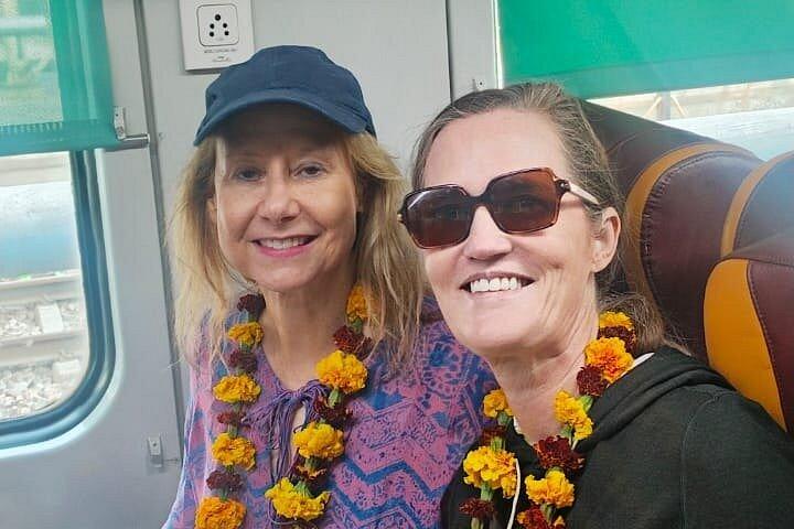 超高速列車によるタージ・マハルとアグラ城塞のプライベートデイツアー - ALL INCLUSIVE