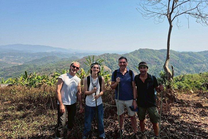 Fuld dag Chiang Rai Private Jungle Trekking med bambus frokost