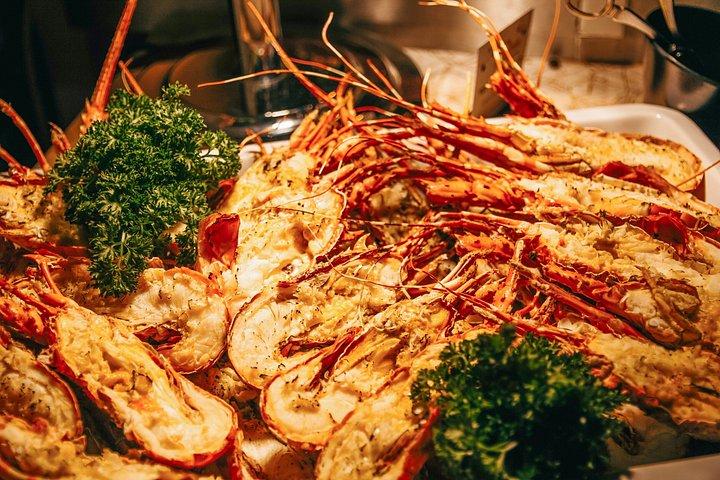 Jantar buffet de frutos do mar no The Square Restaurant Novotel Nha Trang