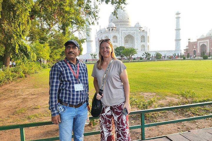 Agra: Fast-Track Taj Mahal Entry Ticket + Optional Guided Tour