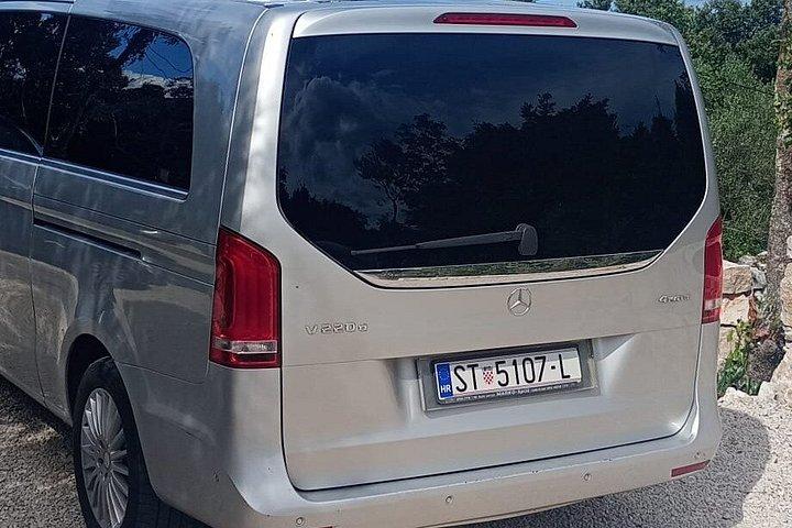 Private Transfer: Split to Dubrovnik + 2-Hour Customizable Stop