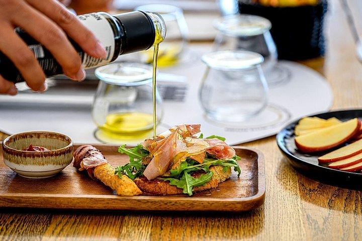 サントリーニオリーブオイルの試飲と農場から食卓体験