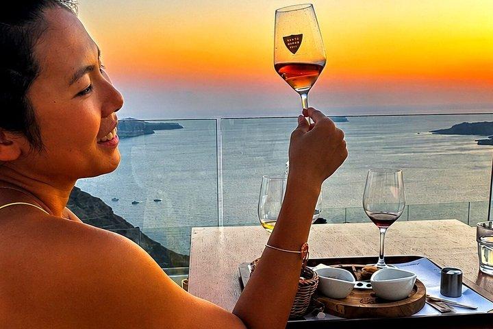 Sabores da excursão privada de comida e vinho ao pôr do sol em Santorini